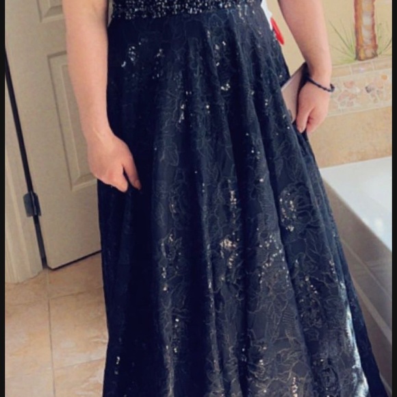 Mac duggal embroidered black gown. - Picture 3 of 3